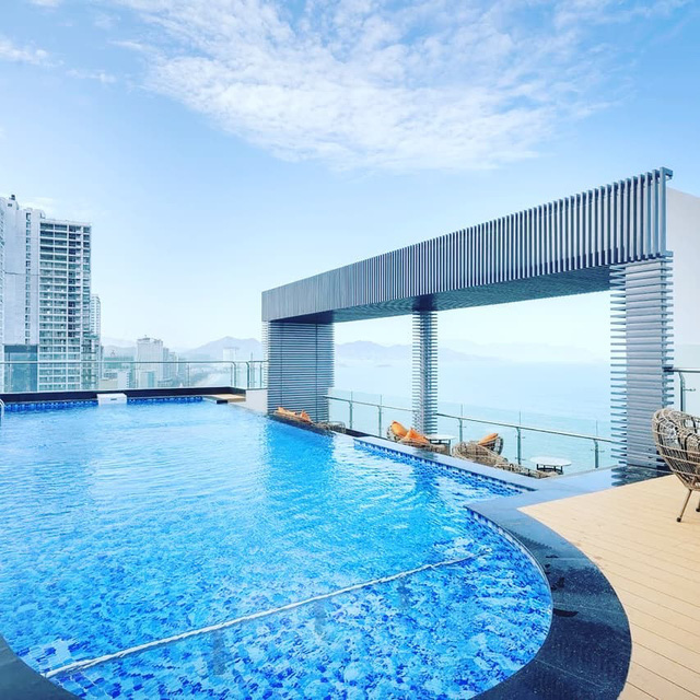 4 khách sạn 5 sao đáng ở nhất khi tới Nha Trang: Hồ bơi vô cực view tầng cao sang chảnh, giá còn giảm tới 50%! - Ảnh 2.